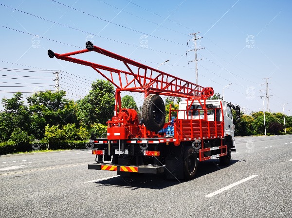 三環(huán)原裝四驅六缸汽車鉆機
